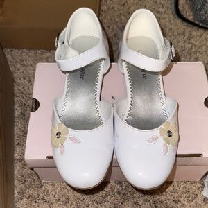 Elegant White Kids Dress Shoes with Floral Accents